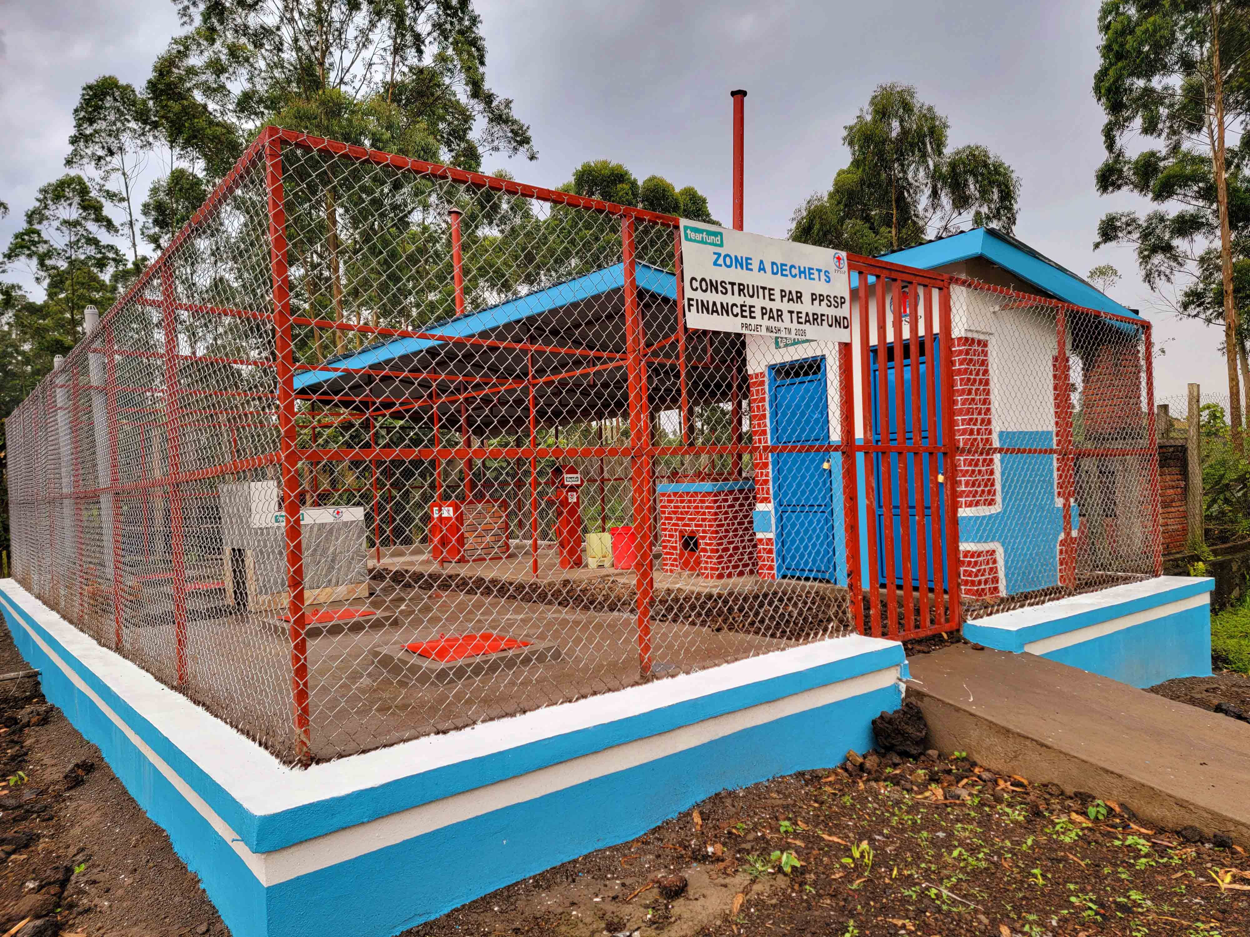 TEARFUND - Projet WASH-TM, Amélioration des infrastructures assainissement et d hygiène dans les écoles et FOSA de la Zone Santé  de Mweso